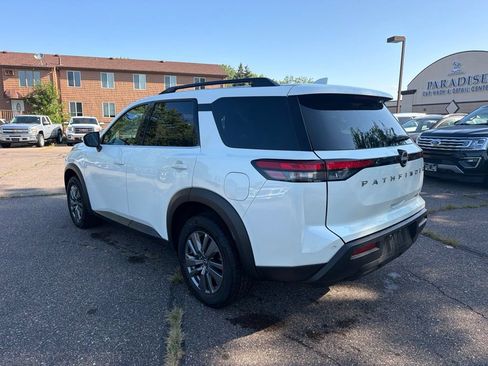 Used 2024 Nissan Pathfinder SV AWD/4WD image 7