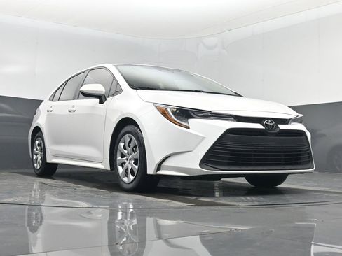 Used 2024 Toyota Corolla LE image 44