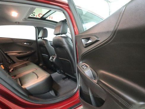 Used 2017 Chevrolet Malibu LT w/ Leather Package FWD image 11