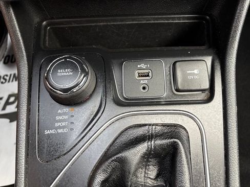 Used 2021 Jeep Cherokee Latitude Lux AWD/4WD image 17