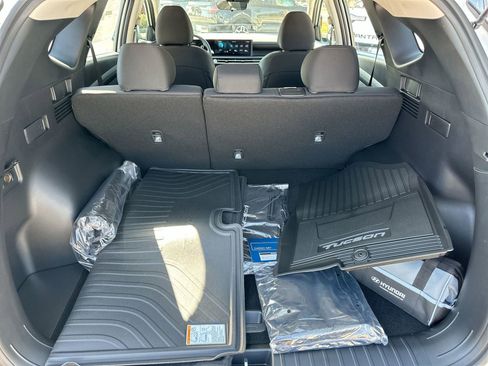New 2026 Hyundai Tucson SE image 8