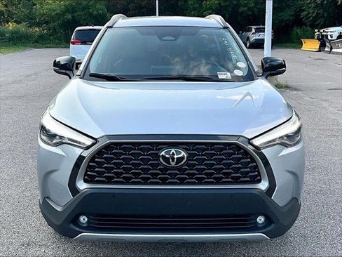 Certified 2025 Toyota Corolla Cross XLE FWD image 2