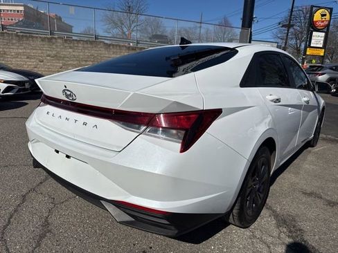 Used 2022 Hyundai Elantra SEL w/ Convenience Package image 18