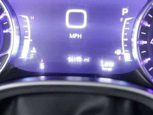 Used 2024 Chrysler Pacifica Touring-L image 27