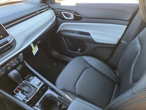 New 2026 Jeep Compass Limited image 19