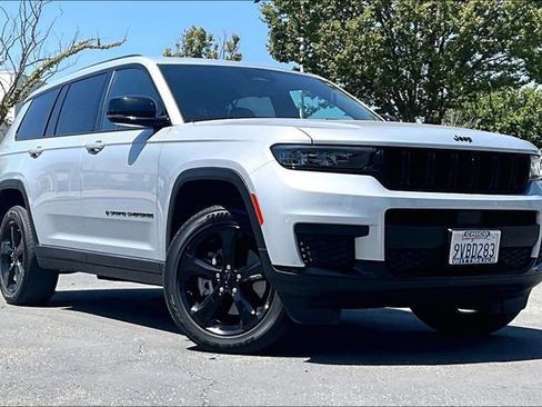 Used 2023 Jeep Grand Cherokee L Laredo AWD/4WD image 2