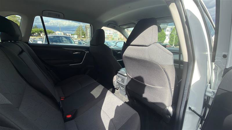 Used 2021 Toyota RAV4 XLE AWD/4WD image 18