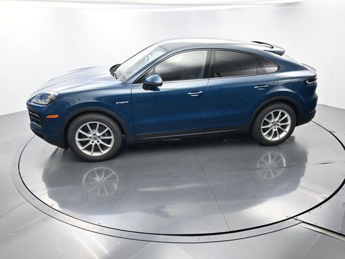 Used 2025 Porsche Cayenne E-Hybrid Coupe image 37