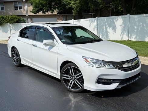 Used 2016 Honda Accord Touring image 1