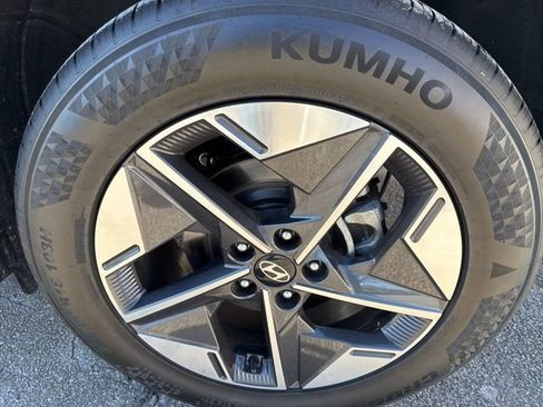 Certified 2025 Hyundai Tucson SEL image 9