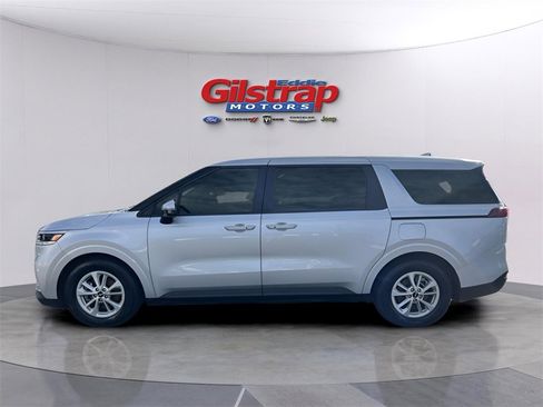 Used 2022 Kia Carnival LX image 3