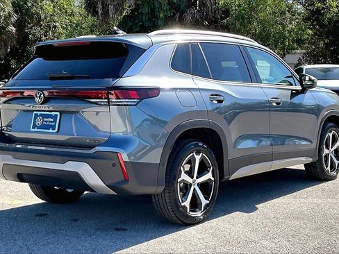 Certified 2025 Volkswagen Tiguan SE image 5