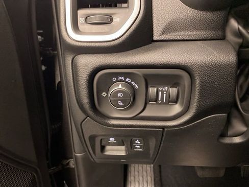 Used 2026 RAM 1500 4x4 Crew Cab image 16