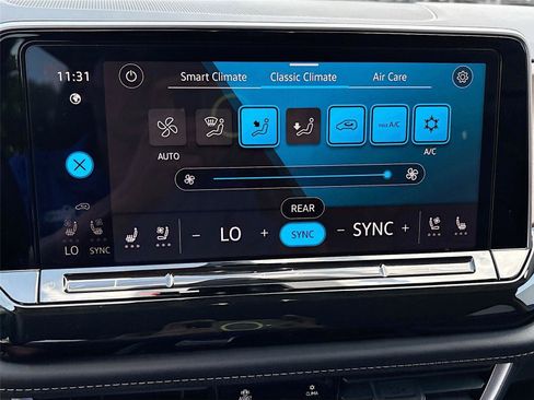 Used 2025 Volkswagen Atlas SE FWD image 15