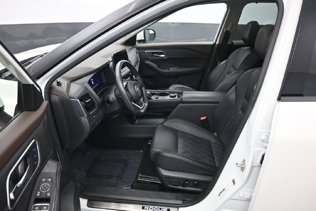 Used 2023 Nissan Rogue Platinum w/ Platinum Premium Package AWD/4WD image 9