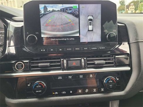 Used 2022 Nissan Pathfinder SL w/ SL Black Package image 29