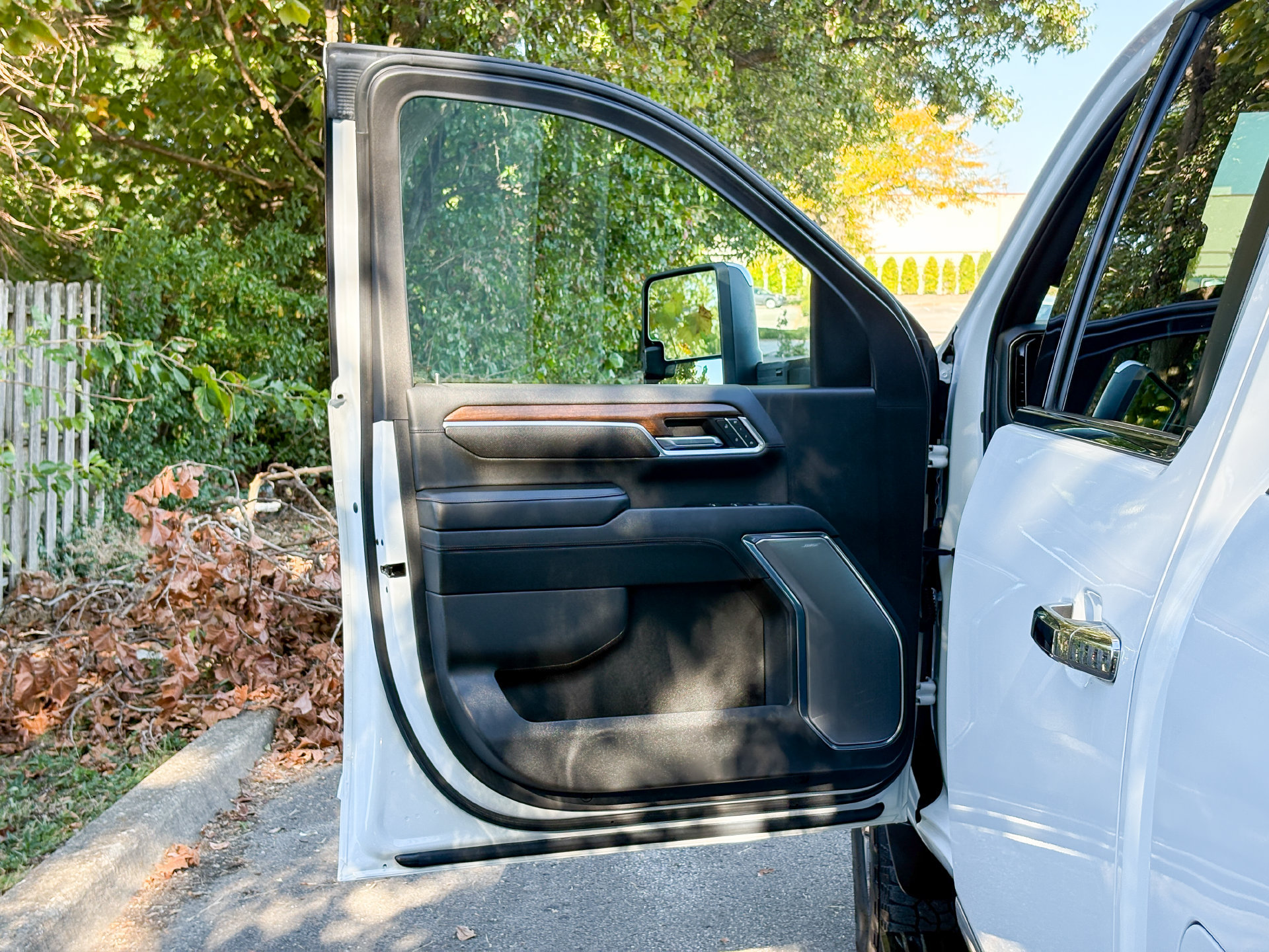 Used 2024 Chevrolet Silverado 2500 High Country w/ Technology Package AWD/4WD image 12