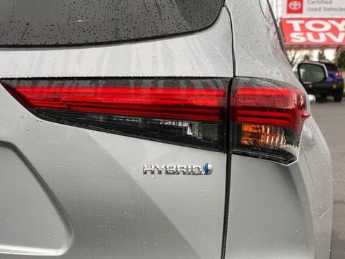 Certified 2023 Toyota Highlander XLE image 34