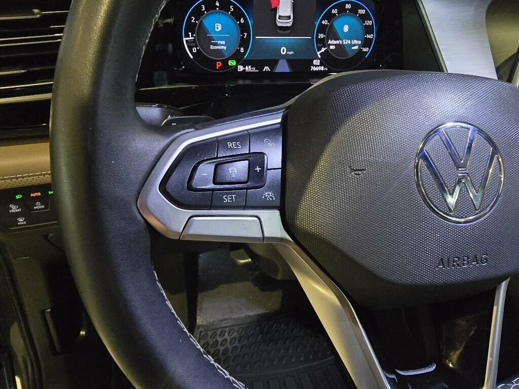 Used 2024 Volkswagen Atlas Cross Sport SE w/ Panoramic Sunroof Package FWD image 17