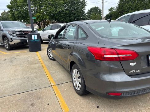 Used 2017 Ford Focus S FWD image 3