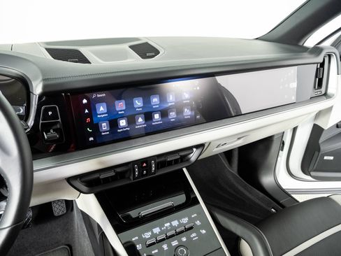 Certified 2026 Porsche Cayenne AWD/4WD image 13