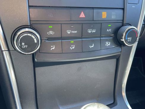 Used 2017 Toyota Camry SE image 19