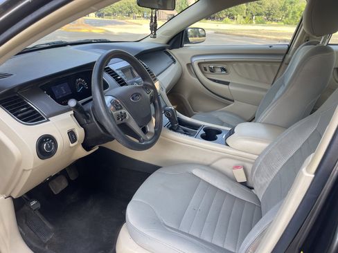 Used 2015 Ford Taurus SE image 9