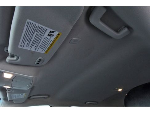 Used 2019 Ford Edge Titanium image 31