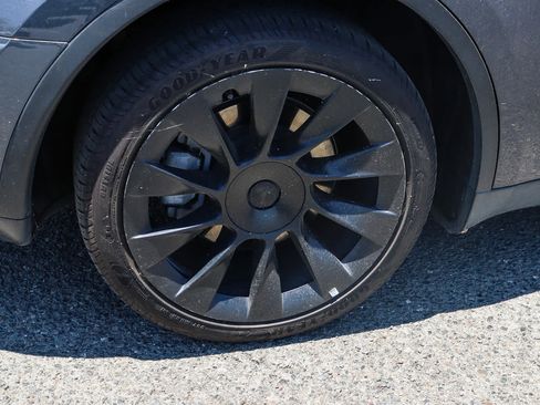 Used 2022 Tesla Model Y Long Range AWD/4WD image 12