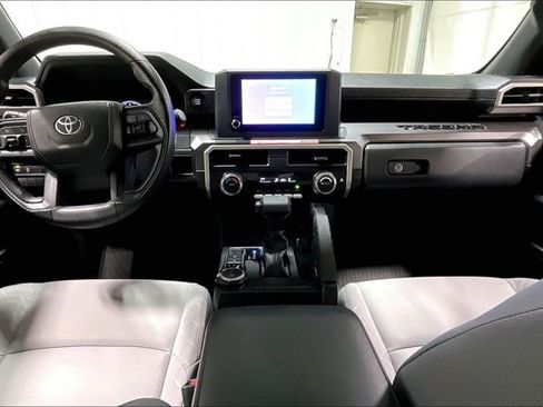 Certified 2025 Toyota Tacoma SR5 AWD/4WD image 16