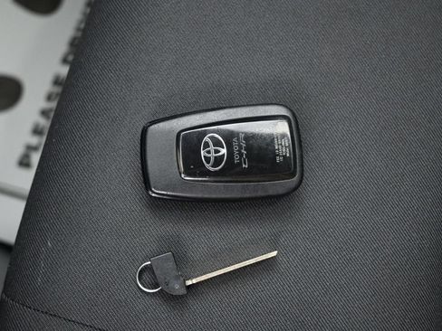 Used 2020 Toyota C-HR XLE FWD image 25