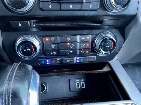 Used 2016 Ford F150 Platinum w/ Equipment Group 701A Luxury AWD/4WD image 17