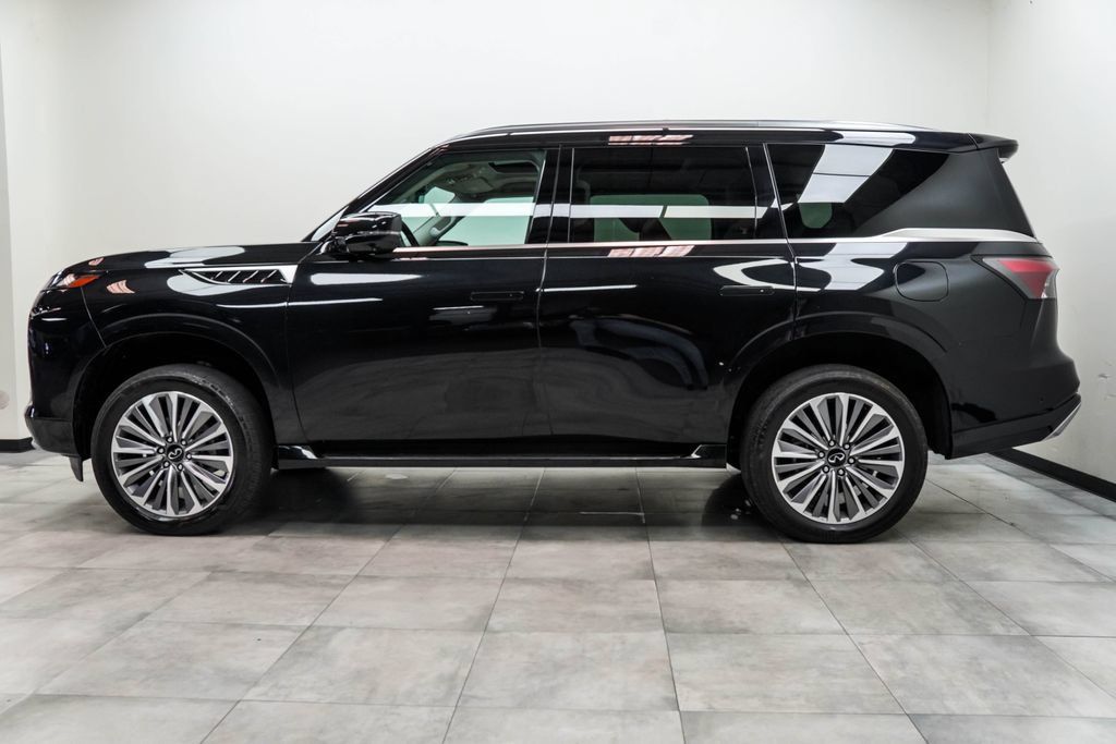 Used 2025 INFINITI QX80 Sensory AWD/4WD image 10