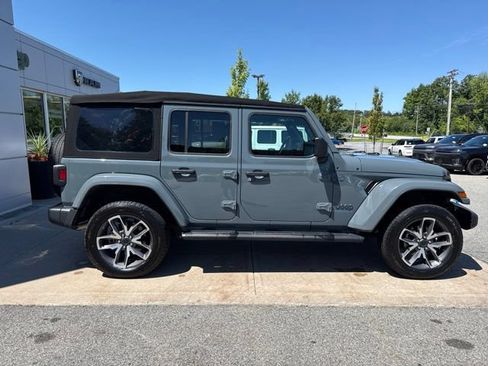 Certified 2024 Jeep Wrangler Unlimited w/ Convenience Group AWD/4WD image 8