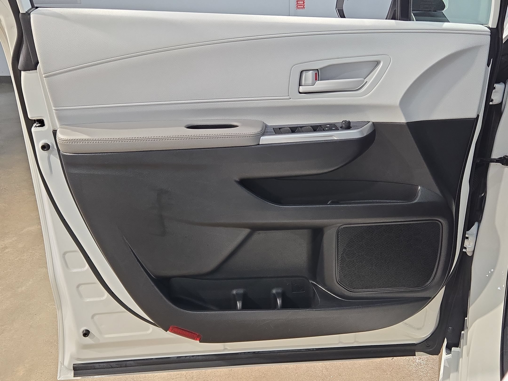 Used 2025 Toyota Sienna LE AWD/4WD image 20