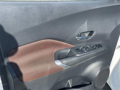 Used 2021 Nissan Kicks SR w/ Exterior Package image 18