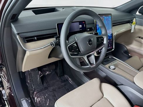 New 2025 Volvo EX90 Plus image 9