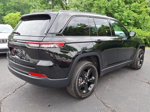 Certified 2025 Jeep Grand Cherokee Altitude AWD/4WD image 6