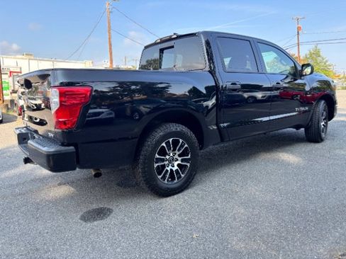 Used 2023 Nissan Titan SV RWD image 7