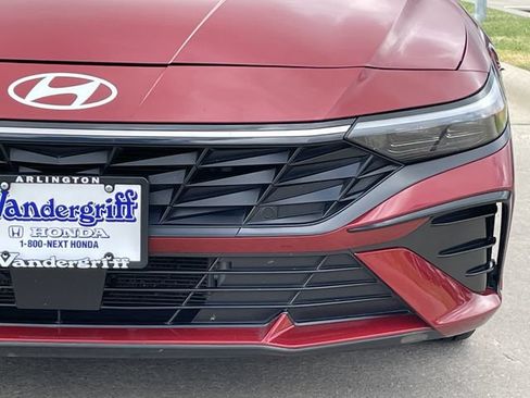 Used 2025 Hyundai Elantra Limited FWD image 8