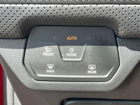 Used 2024 Volkswagen Atlas SE FWD image 23