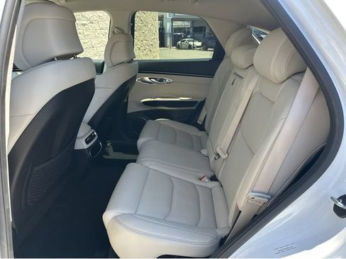 Used 2022 Genesis GV70 2.5T AWD/4WD image 18