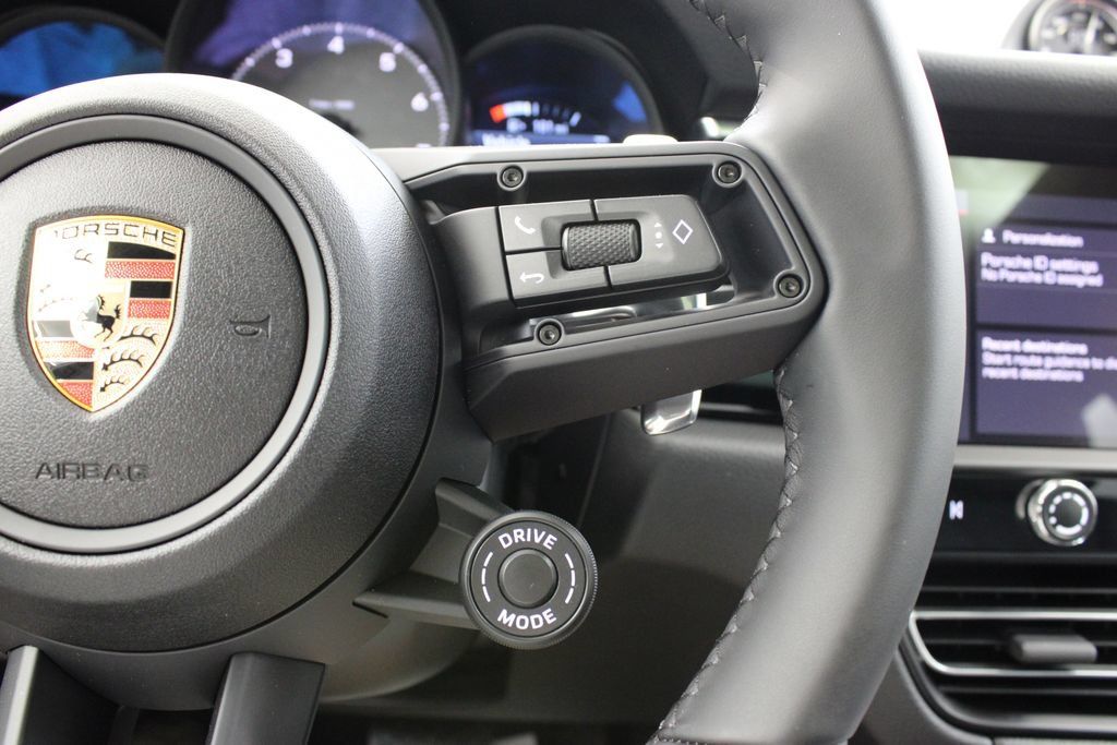 Used 2025 Porsche Macan S AWD/4WD image 33