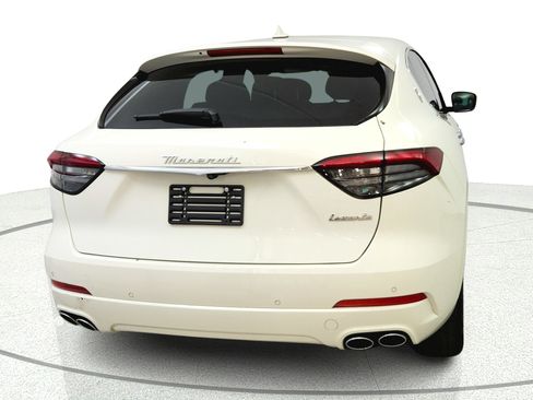 Used 2023 Maserati Levante GT AWD/4WD image 6