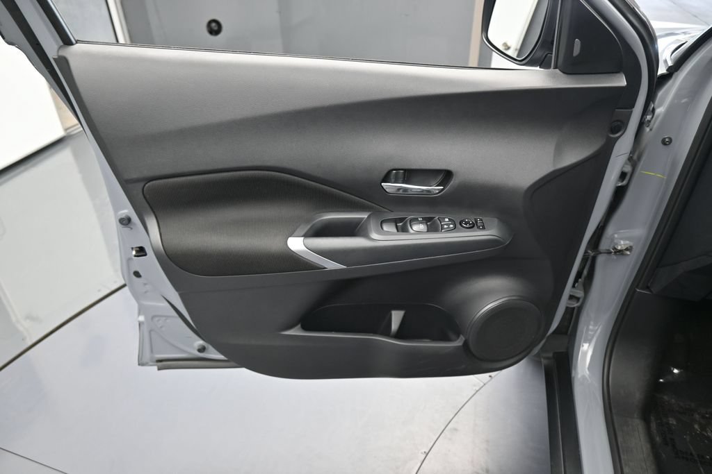 Used 2023 Nissan Kicks SV FWD image 13