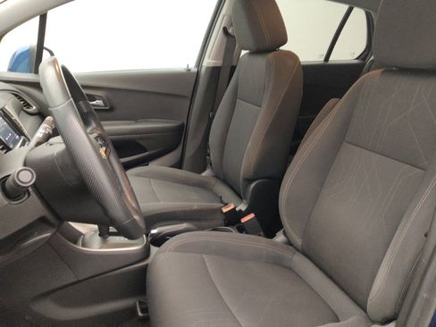 Used 2020 Chevrolet Trax LT FWD image 17