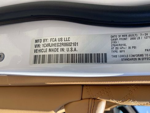 Certified 2024 Jeep Grand Cherokee Summit AWD/4WD image 27