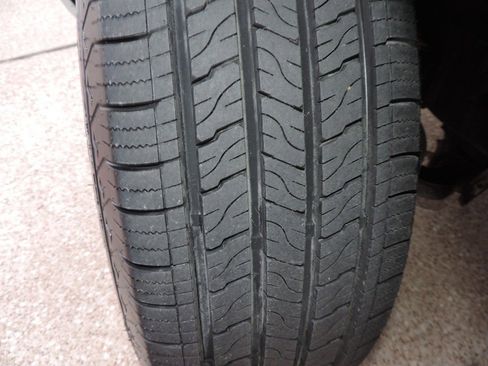 Used 2021 Nissan Frontier SV image 12