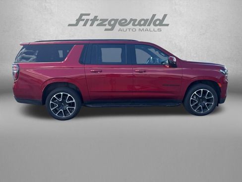 Used 2022 Chevrolet Suburban RST w/ Luxury Package AWD/4WD image 6
