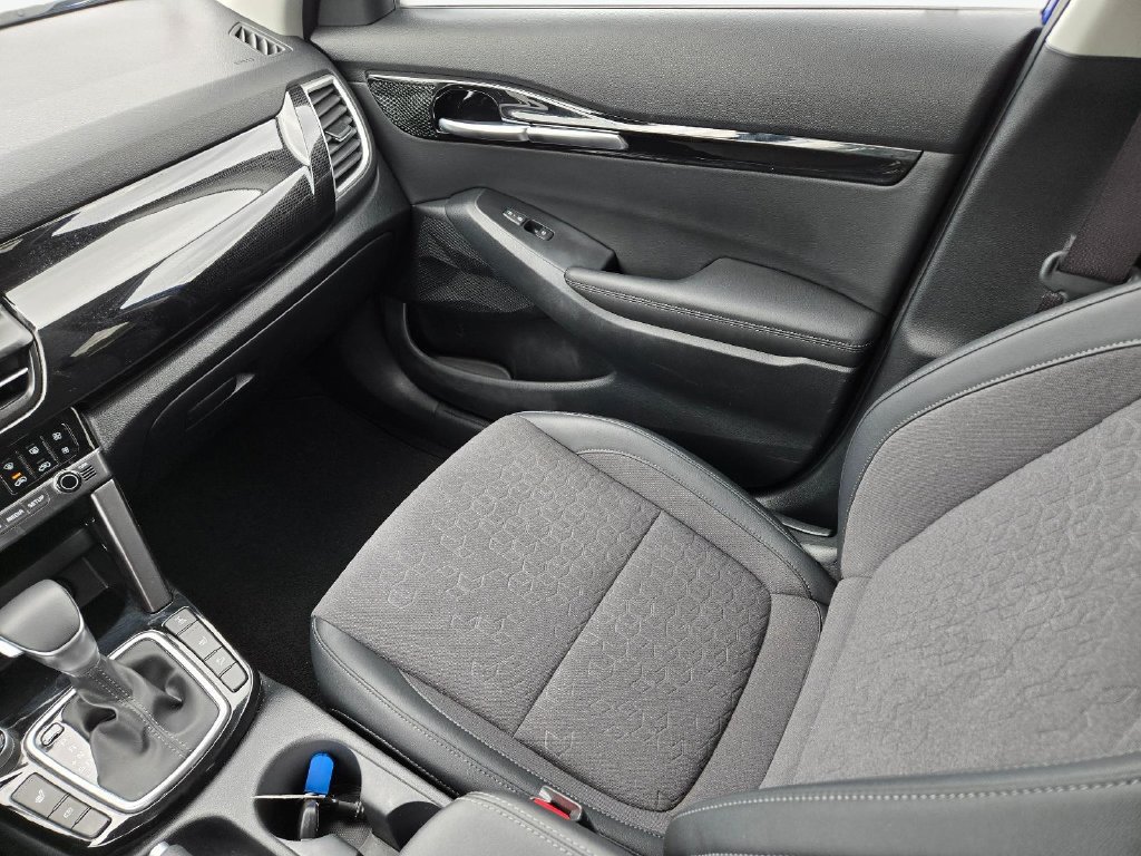 Used 2025 Kia Seltos S AWD/4WD image 19